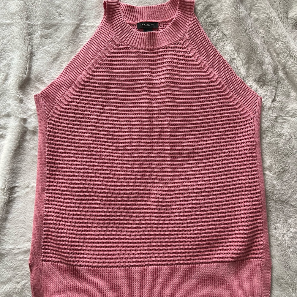 NWOT Ann Taylor cute sweater top. Very soft and comfortable 😍
